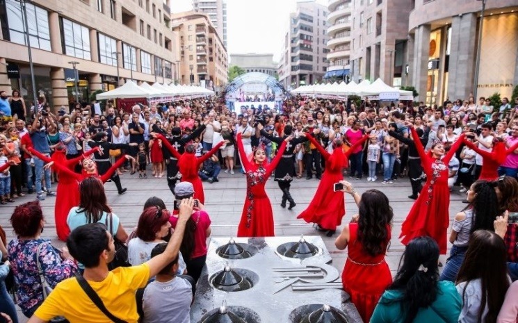 Yerevan street life and dance performance