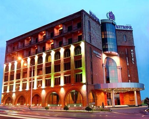 Metropol Hotel exterior